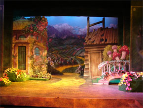 Harlow Playhouse. Designer Malvern Hostick. Wizard of Oz.