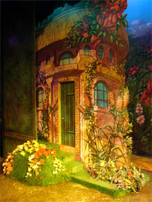 Harlow Playhouse. Designer Malvern Hostick. Wizard of Oz.